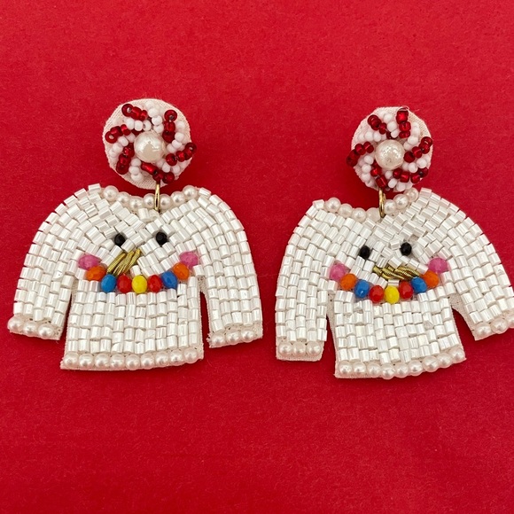 ⛄️❤️LAST ONE! White Sweater Multicolor Beaded Snowman Earrings - Picture 2 of 2